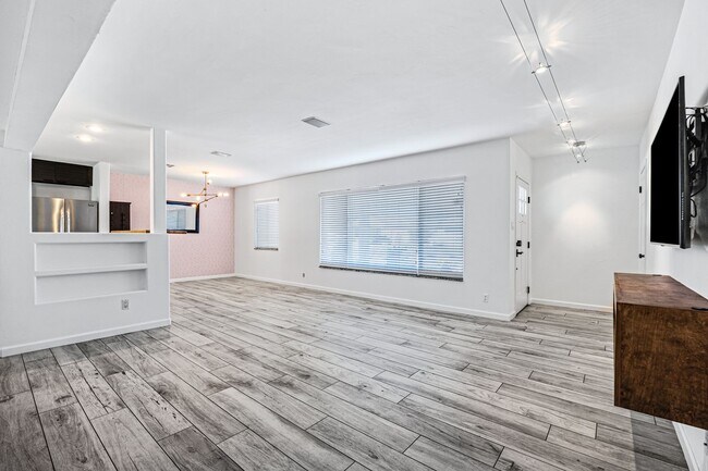 Building Photo - Now Leasing & Ready for immediate move in! HUGE POOL – Fully Updated Scottsdale Home!