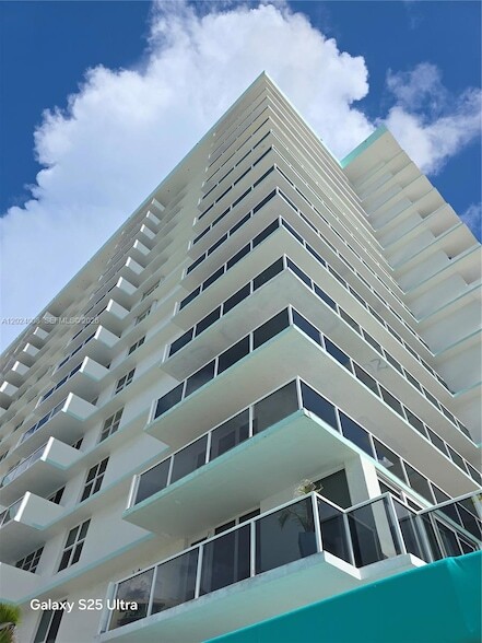 Building Photo - 3725 S Ocean Dr