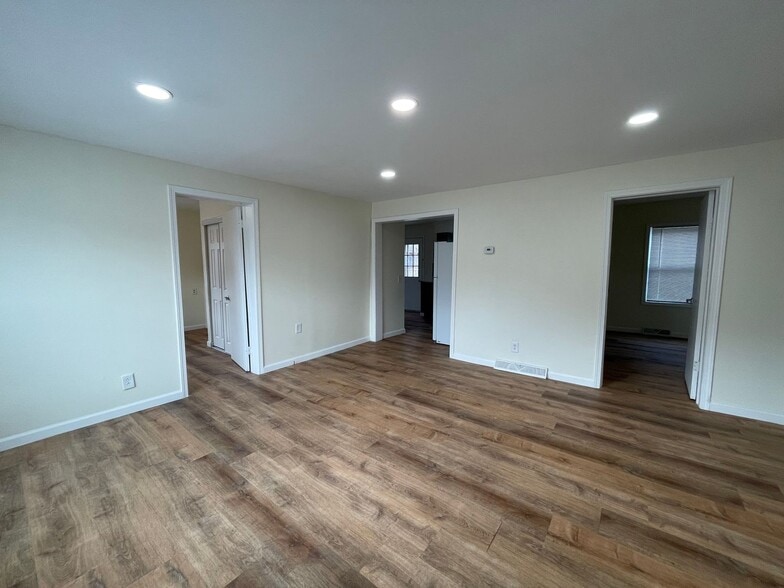 Building Photo - 130 Scott St