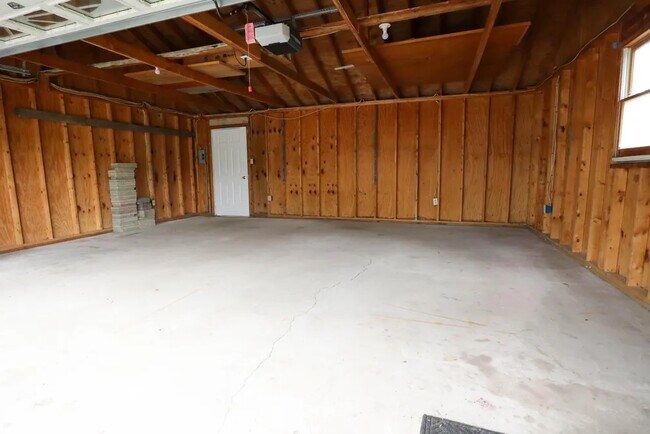 Building Photo - 22 Independence Dr