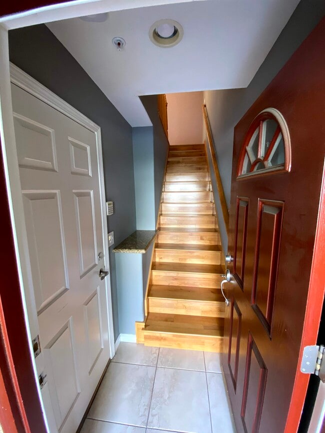 Building Photo - 624 Antioch Terrace