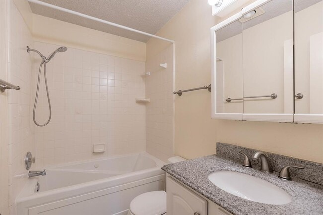 Building Photo - 909 Kavanagh Dr