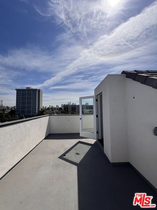 Building Photo - 1230 S Berendo St