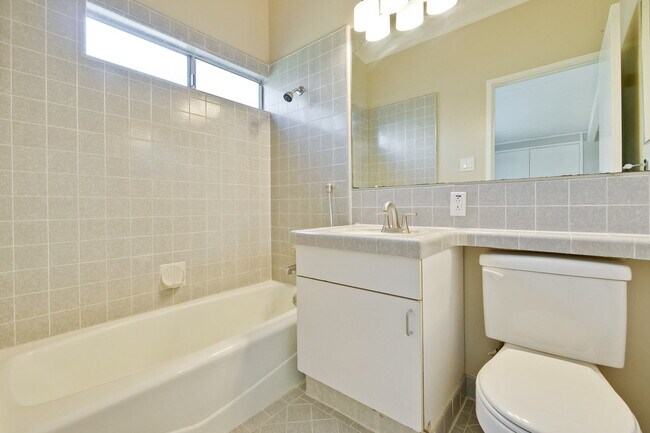 Building Photo - Nice Single Level Eichler Home in the Gree...