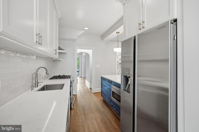 Building Photo - 3839 Beecher St NW