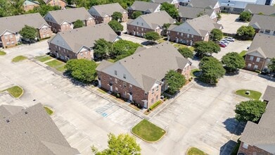 Building Photo - 4441 Burbank Dr