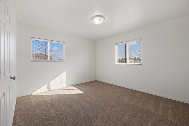 Building Photo - 1517/1519 Thayer Dr