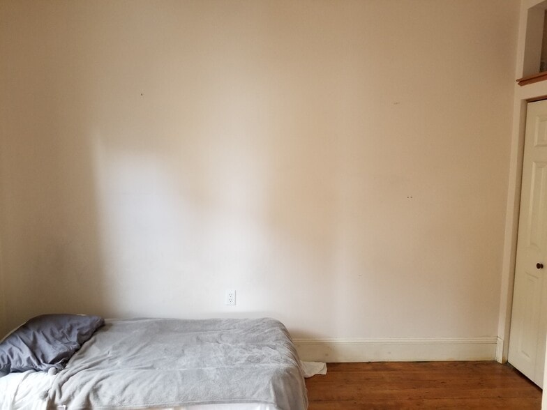 Building Photo - 72 Gore St