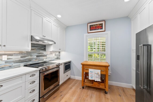 Building Photo - 1240 Palmetto Ct