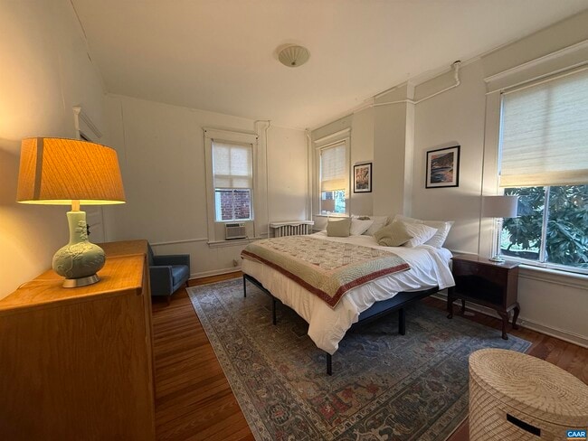 Building Photo - 615 E High St