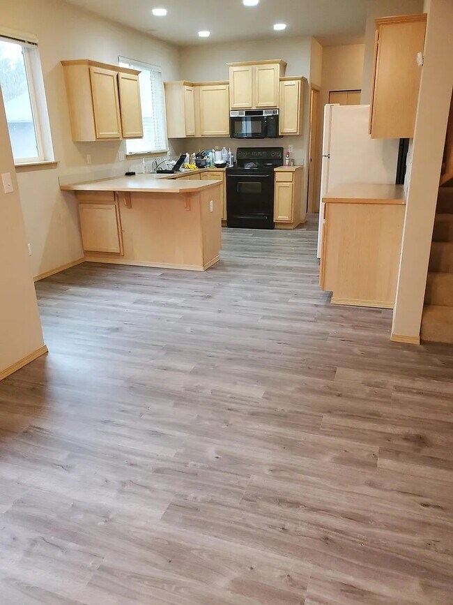 Building Photo - 18323-18313 13th Ave Ct E