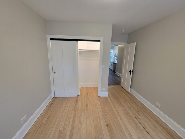 Building Photo - 6430 N Richmond St