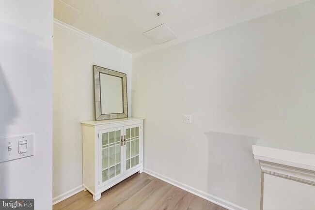 Building Photo - 5708 Chapman Mill Dr