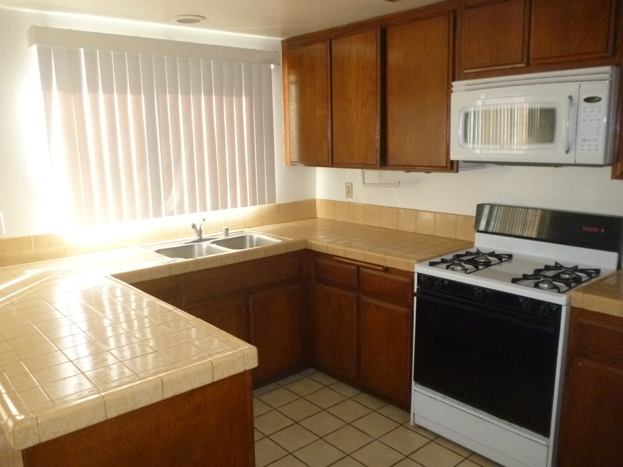 Building Photo - 2286 Pacific Ave