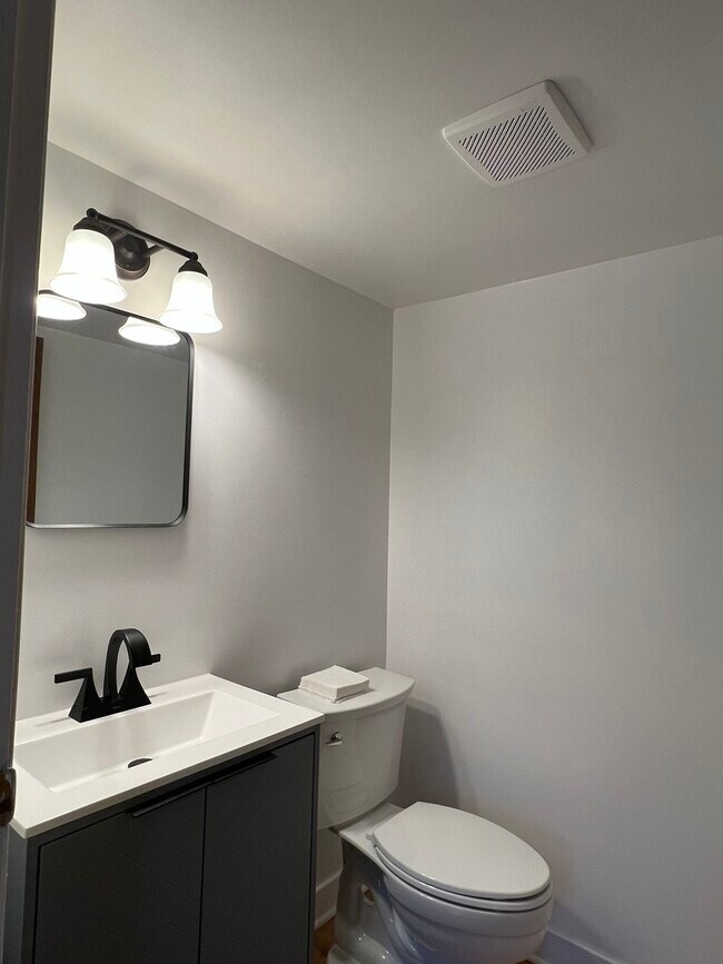 Building Photo - 1545 Winnetka Rd