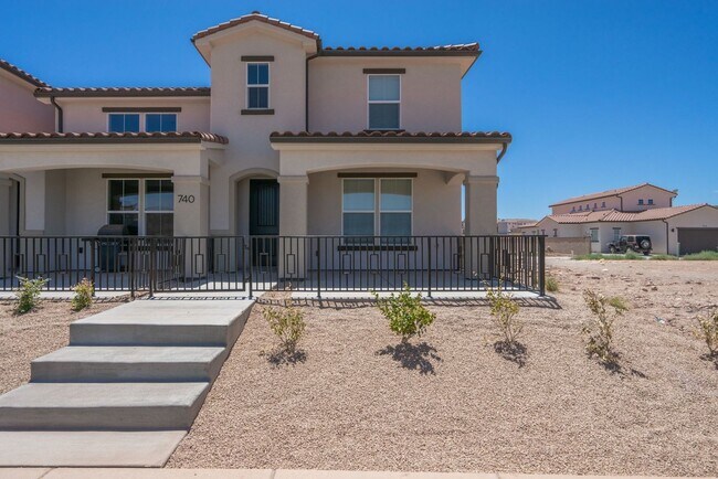 Building Photo - Well Maintained, 3 Bedroom and 2.5 Bathroom Townhome in Desert Color! Internet Included!
