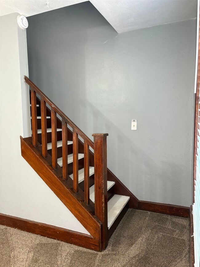 Building Photo - 1338 Colonial Dr