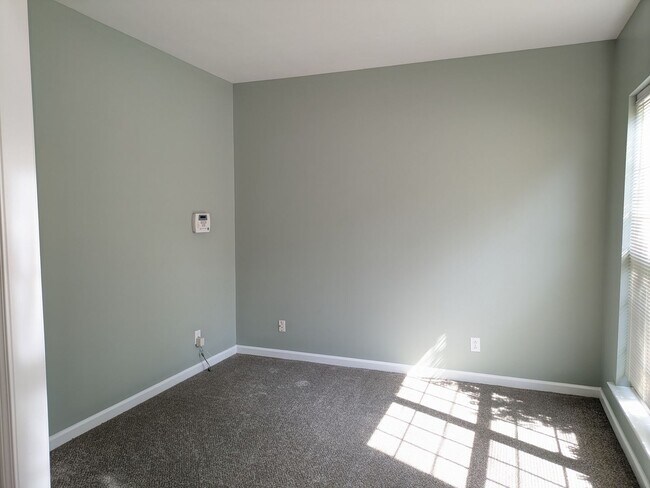 Building Photo - 4 Bedroom Home in Winslow Bay!