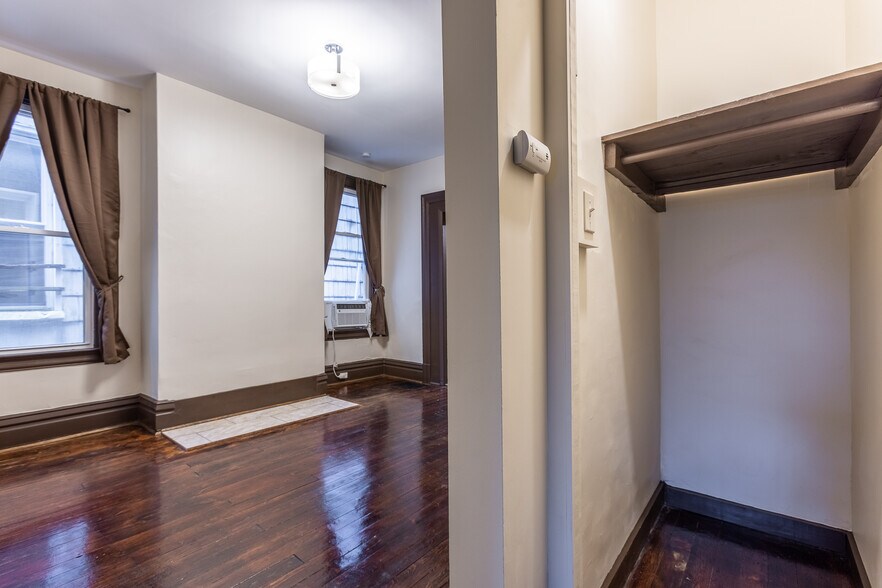 Building Photo - 1013 Ross Ave