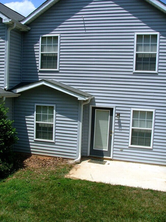 Building Photo - 113 Springwood Ln