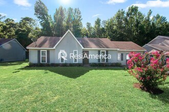Building Photo - Newly Renovated 3/2 in 38128!