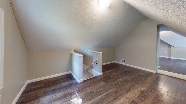 Building Photo - Clark/Fulton - 4 bed/1 bath - Single Family Home