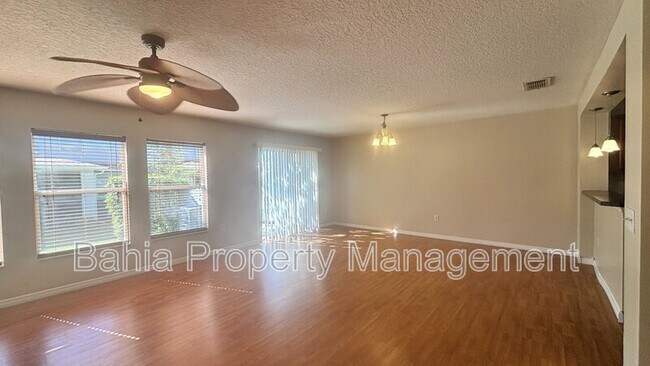 Building Photo - 2487 Hassonite St