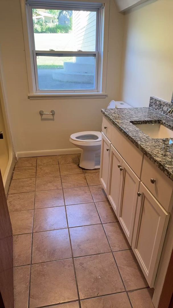 Building Photo - 3 Bedroom House Available for Immediate mo...