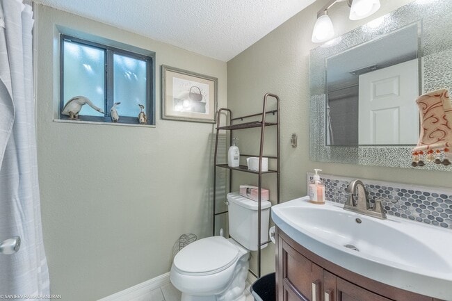 Building Photo - TURNKEY FURNISHED RENTAL ON GOLF COURSE. GROUND FLOOR UNIT