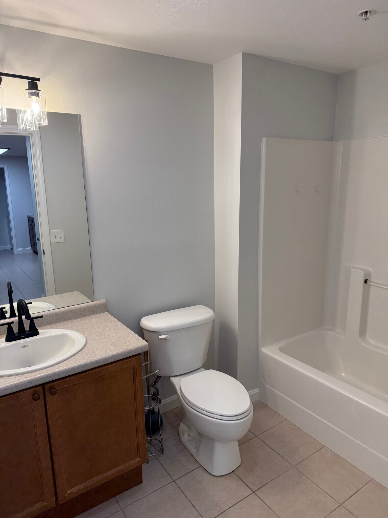 Building Photo - 16 Crestview Cir