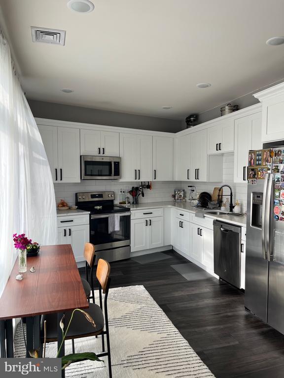 Building Photo - 4001 Ridge Ave