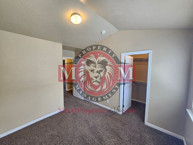 Building Photo - 3 Bd 2.5 Bath Condo 2 Car Garage