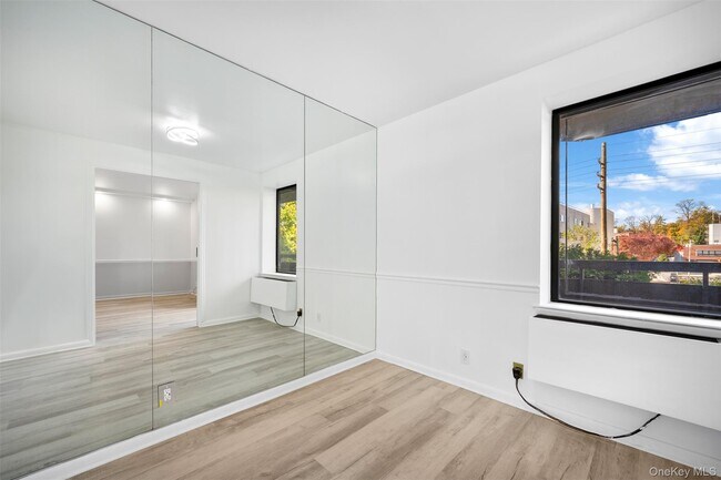 Building Photo - 141 Great Neck Rd