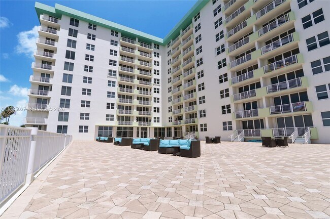 Building Photo - 10350 W Bay Harbor Dr