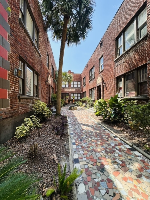 Building Photo - 2738 Riverside Ave