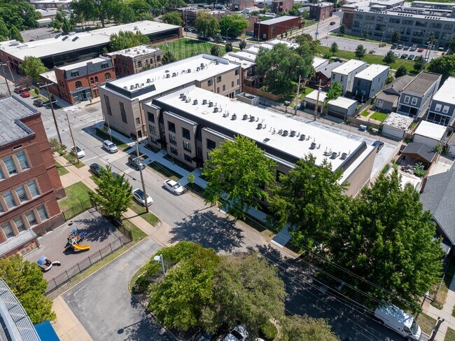Building Photo - 4318 Vista Ave