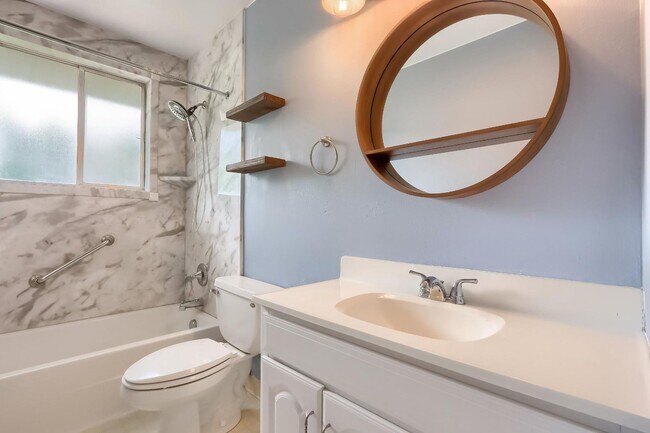 Building Photo - 4 BED 3 BATH HOUSE NEAR CREAK PARK!!!