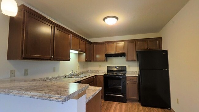 Building Photo - Condo Style Upper 3 Bedroom 2 Bathroom Apartment is Available