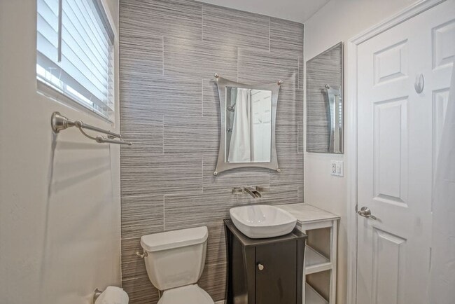 Building Photo - BEAUTIFULLY REMODELED, REDONDO HILLS HOME ...