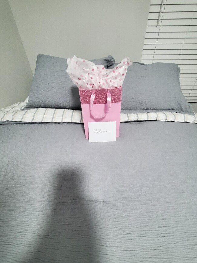 Building Photo - 294 Quick St