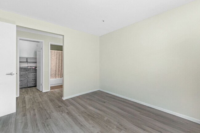 Building Photo - 19230 Forest Park Dr NE