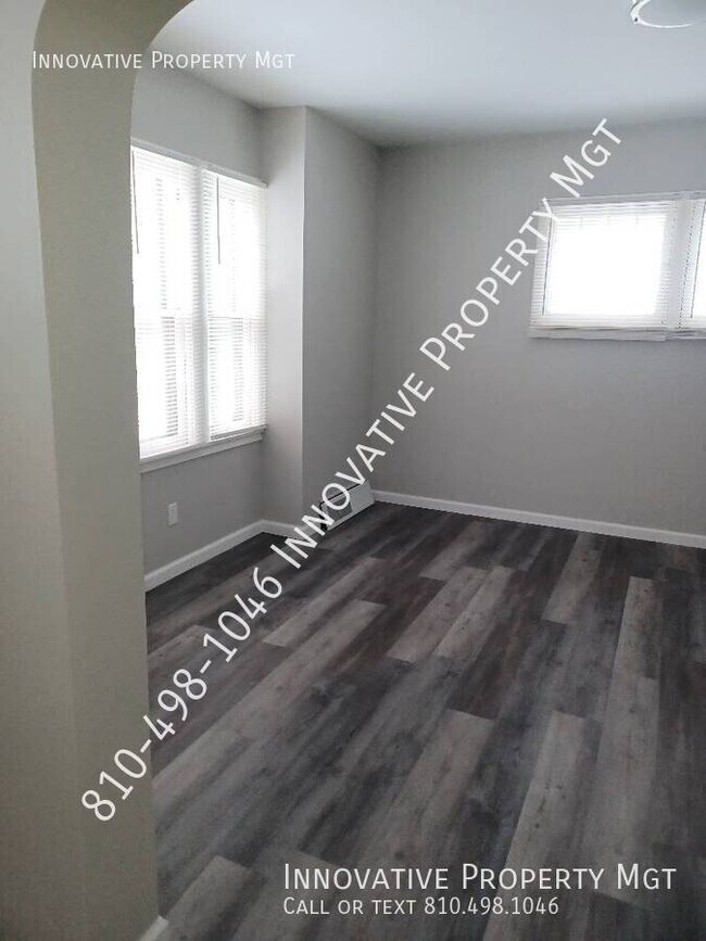 Building Photo - 842 E 9th St