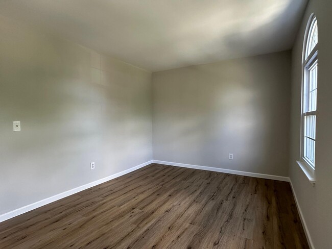 Building Photo - 7 Candlestick Ct