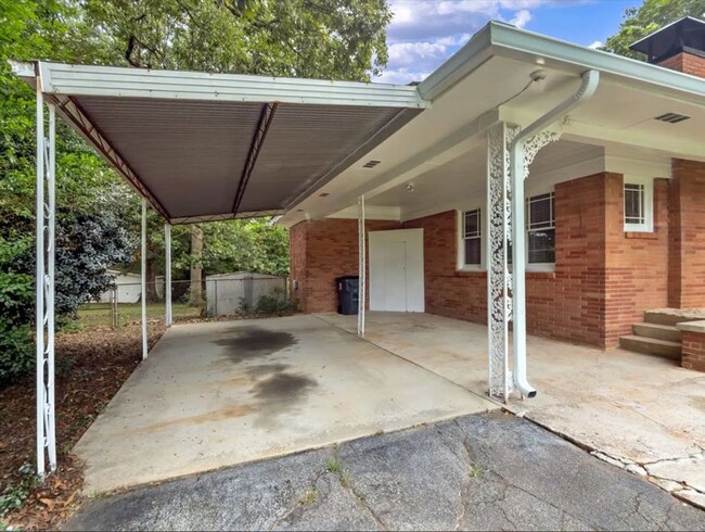 Building Photo - 2794 Lake Harbin Rd