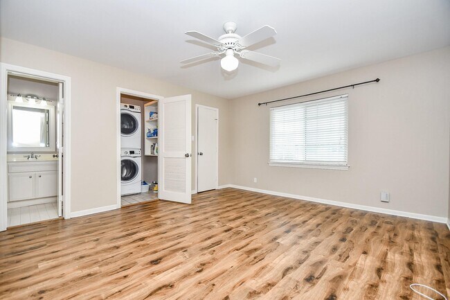 Building Photo - 6354 Del Monte Dr
