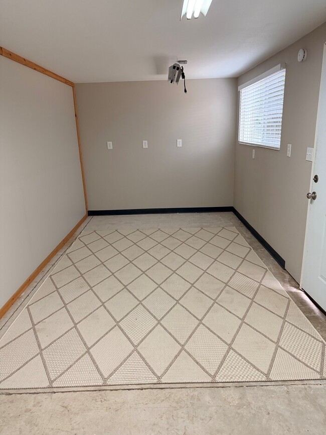 Building Photo - Spacious Home with Office, Studio, Workshop - Endless Possibilities!