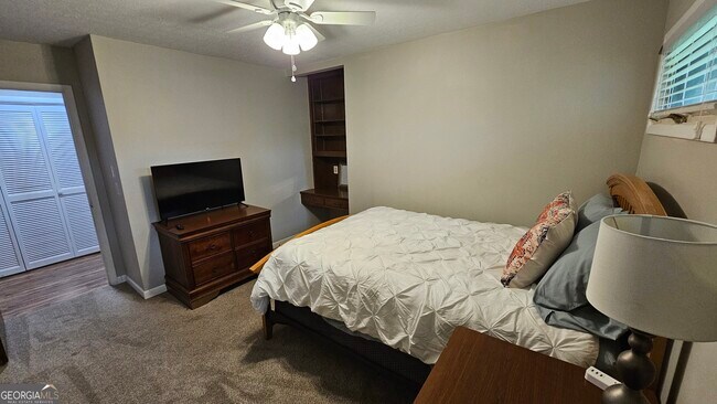 Building Photo - 810 Joy Dr