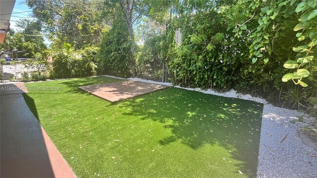 Building Photo - 2929 NW 22nd Ct