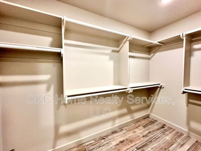 Building Photo - 2184 Hilltop Ln