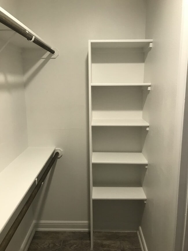 Building Photo - 2 bed/2 bath Duplex - Ready 1/14/2026 - Text 201-231-7228